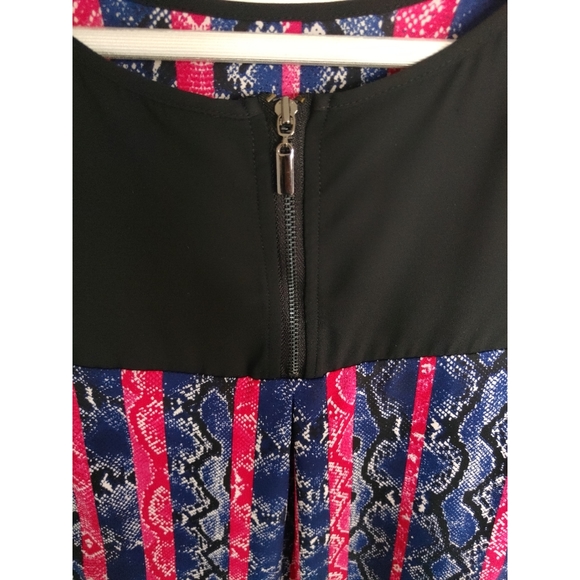 RW&CO Snake Pattern Top - Picture 2 of 4